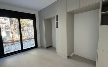 Property slide 32