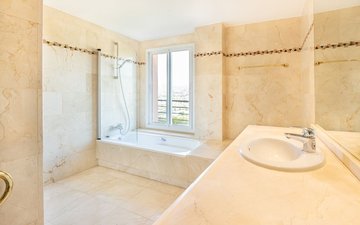 Property slide 32