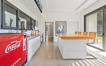 Property slide 32