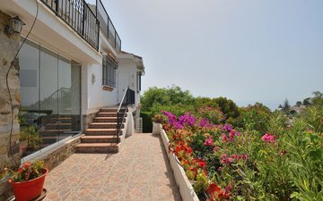 Property slide 44