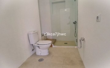 Property slide 32