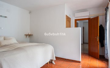 Property slide 32
