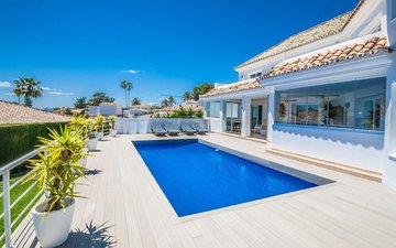 Property slide 32