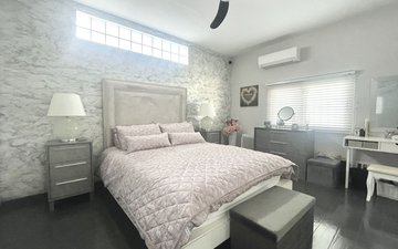 Property slide 32