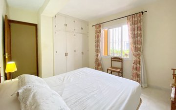 Property slide 32