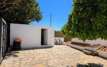 Property slide 32