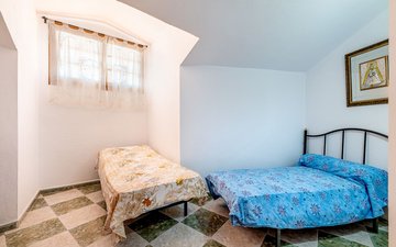 Property slide 33