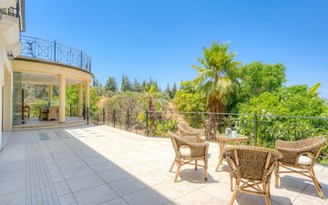 Property slide 32