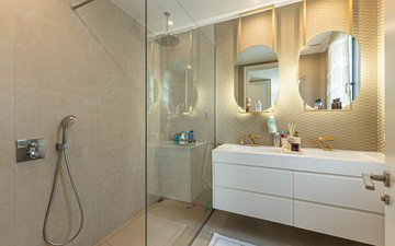 Property slide 77