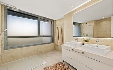 Property slide 18