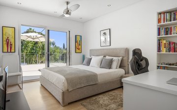 Property slide 32