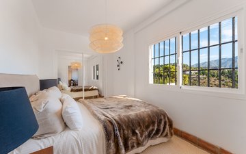 Property slide 32
