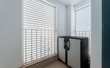 Property slide 32