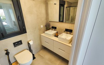 Property slide 32