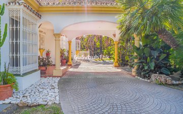Property slide 10