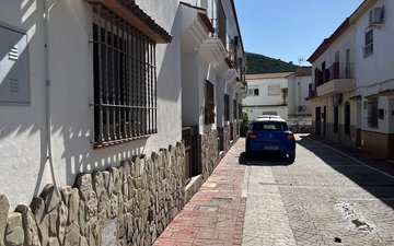 Property slide 32