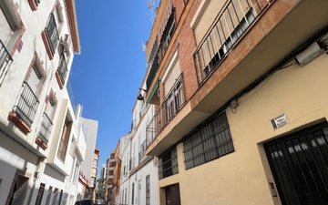 Property slide 32