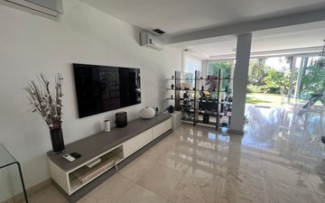 Property slide 18