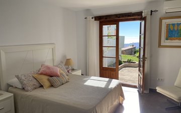 Property slide 32