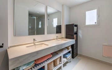 Property slide 10