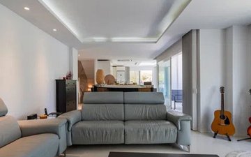 Property slide 16