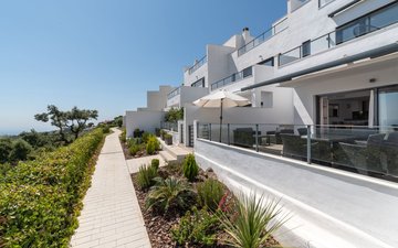 Property slide 32