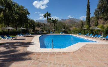 Property slide 32