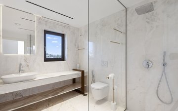 Property slide 32