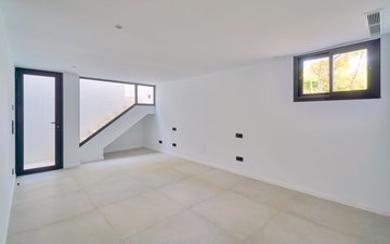 Property slide 32