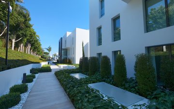 Property slide 32