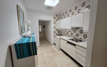 Property slide 32