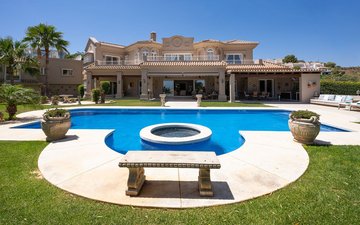Property slide 32