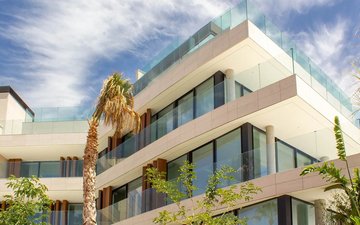 Property slide 32