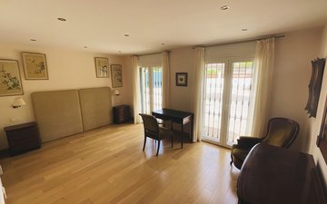 Property slide 10