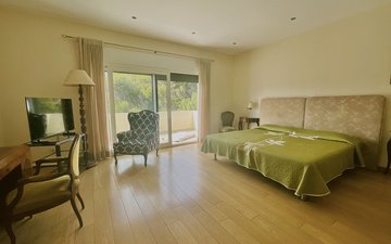 Property slide 18
