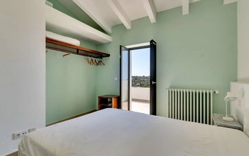 Property slide 32