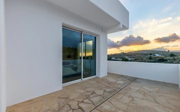 Property slide 32