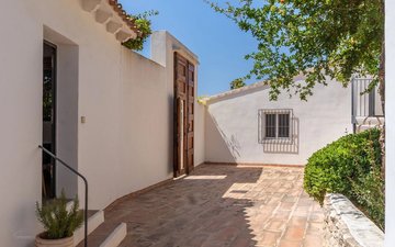 Property slide 16