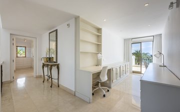 Property slide 32