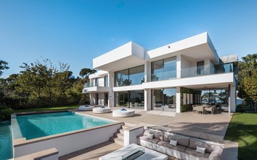 Property slide 18