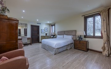 Property slide 32