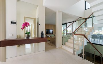 Property slide 32