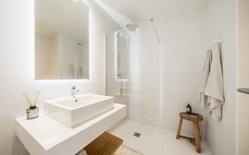 Property slide 32