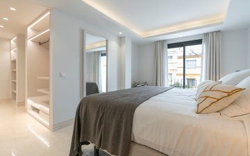Property slide 32