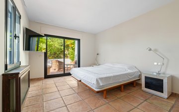 Property slide 32