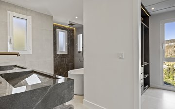 Property slide 32