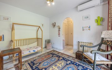 Property slide 32