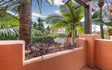 Property slide 32