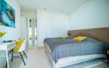Property slide 32