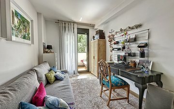 Property slide 21